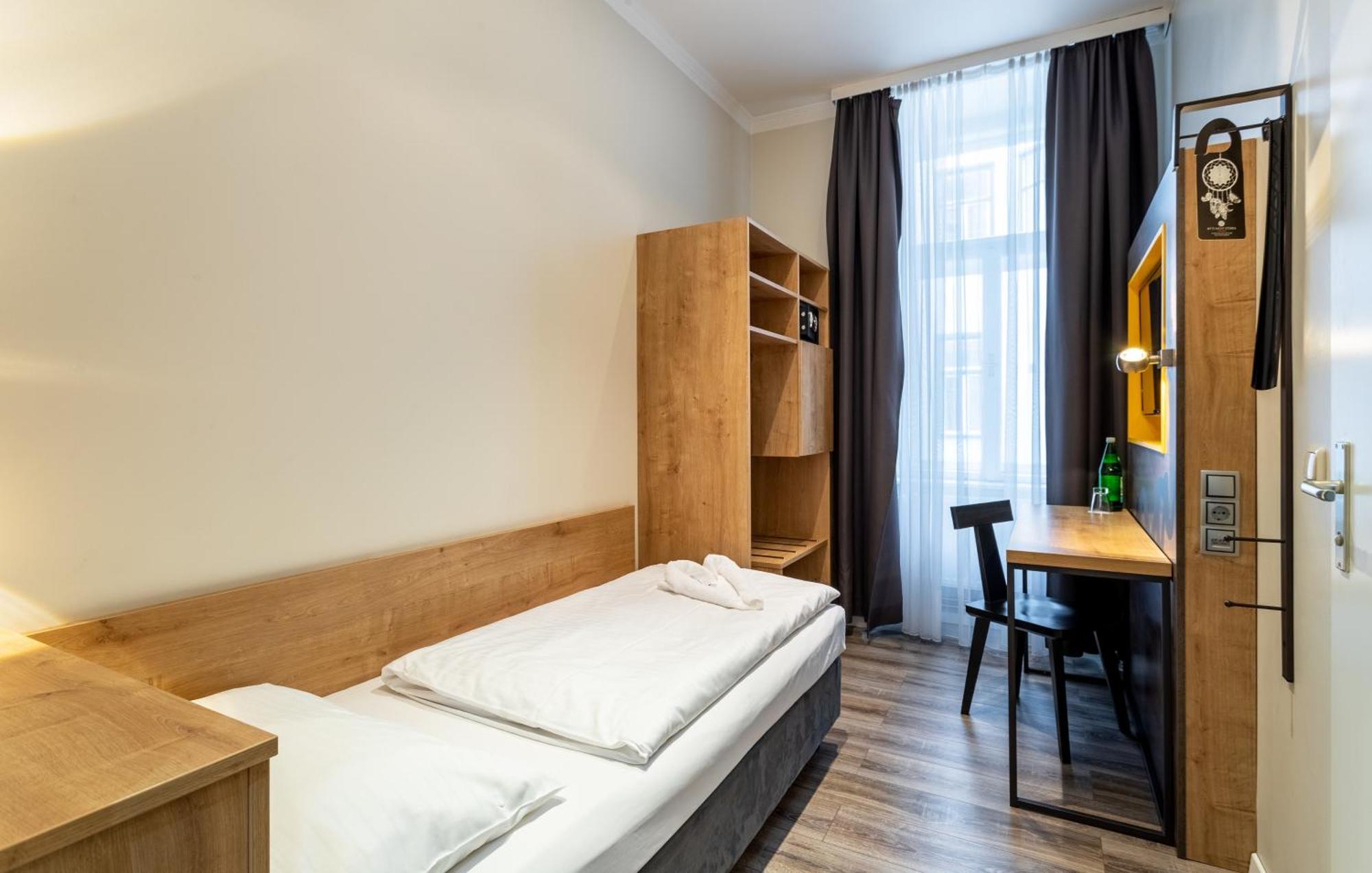 Hotel Westbahn Vienna Exterior photo