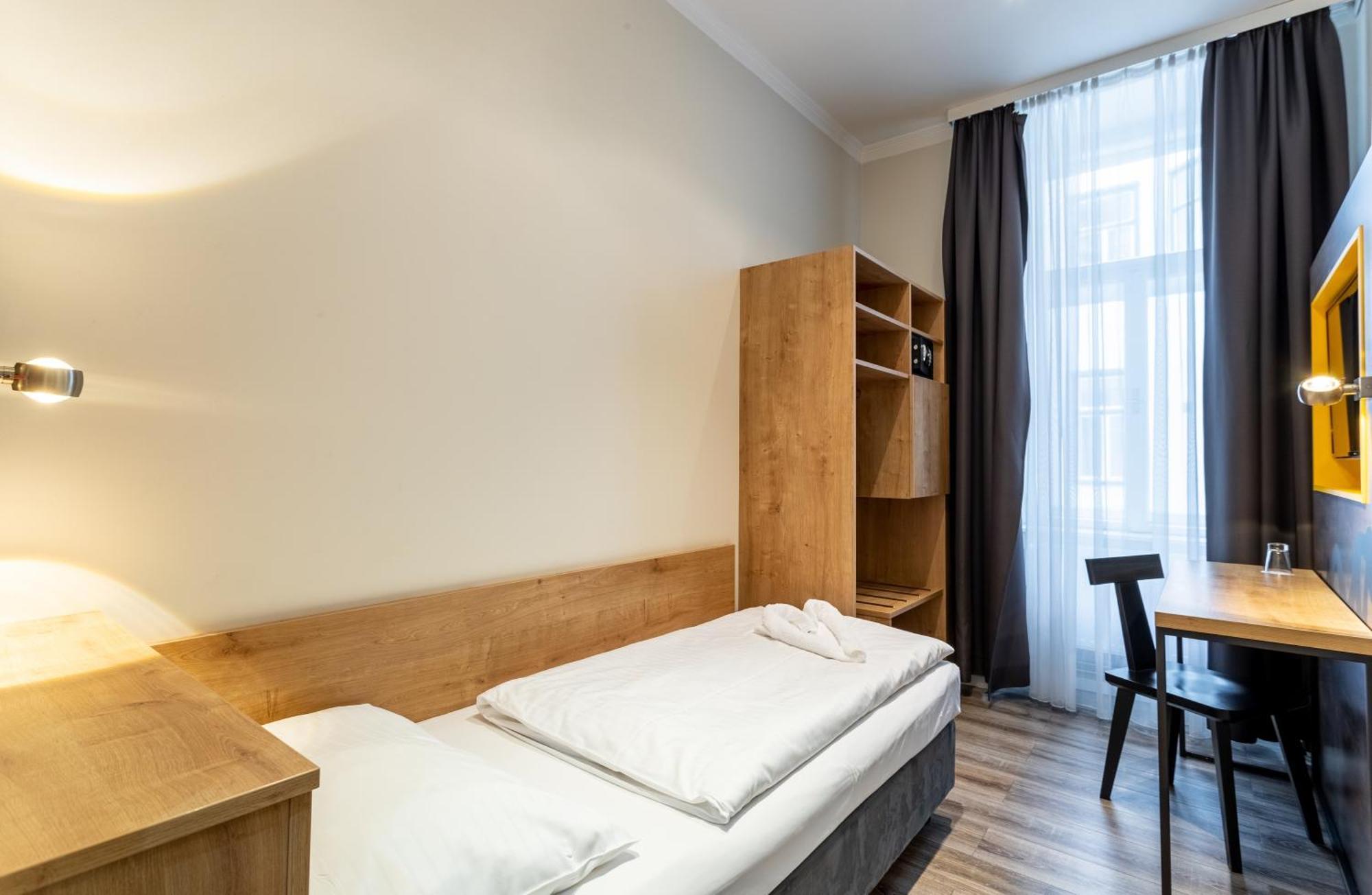 Hotel Westbahn Vienna Exterior photo