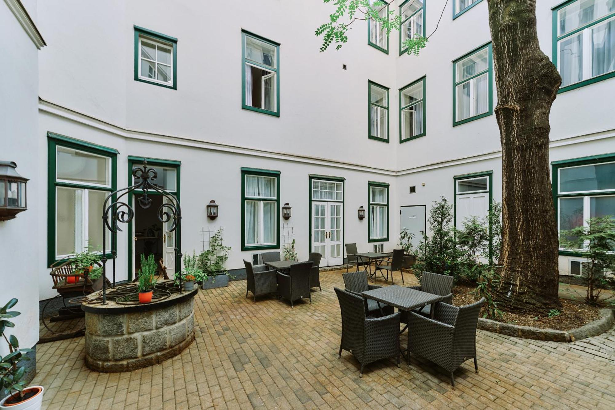 Hotel Westbahn Vienna Exterior photo