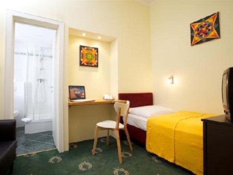 Hotel Westbahn Vienna Exterior photo