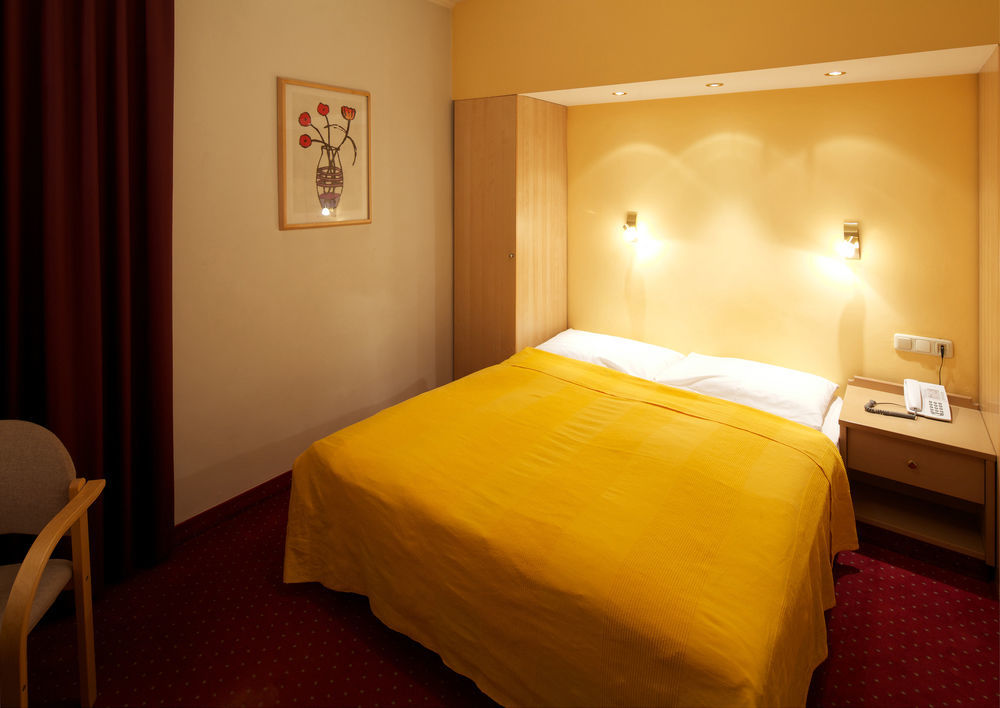 Hotel Westbahn Vienna Exterior photo