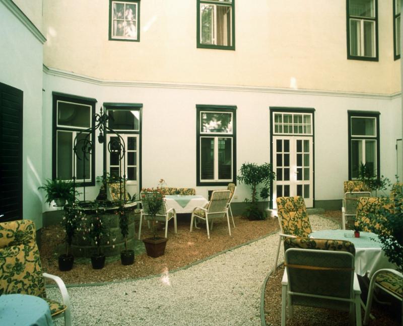 Hotel Westbahn Vienna Exterior photo